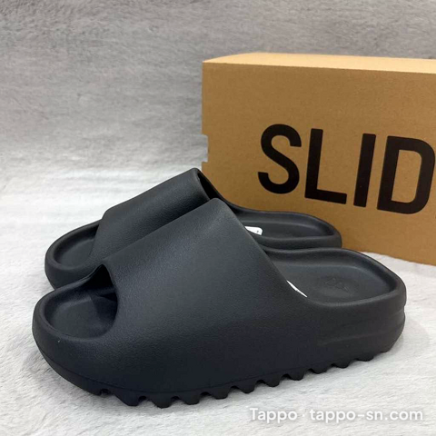 Claquettes Yeezy Slide noires