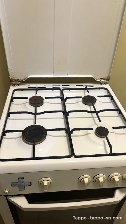 Cuisinière à gaz blanche