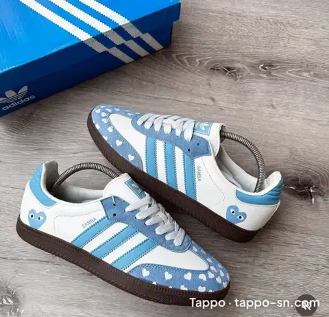 Baskets Adidas Samba bleu clair et blanc