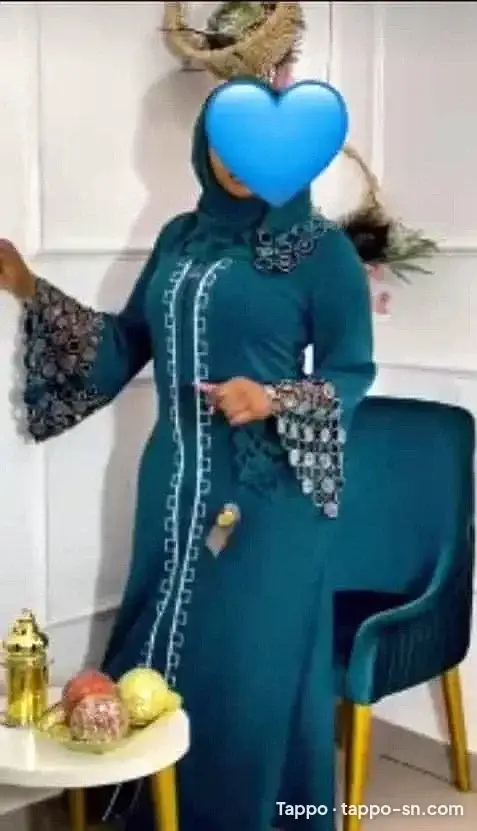Robe abaya bleu canard avec broderies et voile assorti