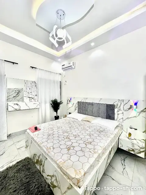 Chambre meublée moderne