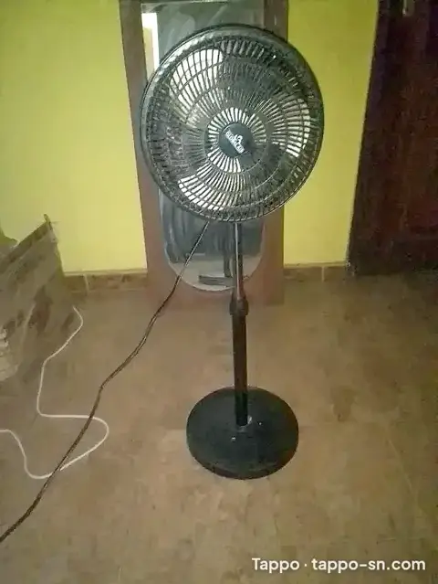 Ventilateur sur pied noir