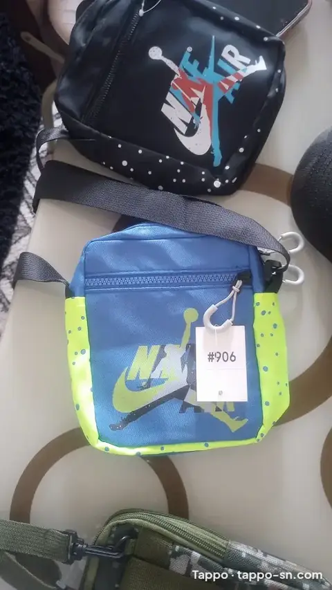 Sacoches Nike Air Jordan (Noire à Pois & Bleue Fluo) – Neuves