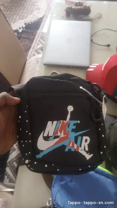 Sacoche Nike Air Jordan – Noire à Pois – Neuve