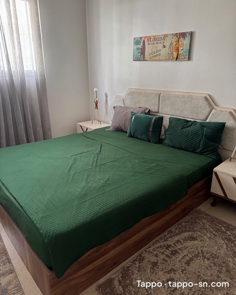 Lit queen size avec matelas