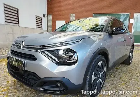 Voiture Citroën C4 grise 2022