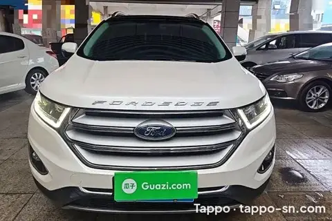 Voiture Ford Edge blanche