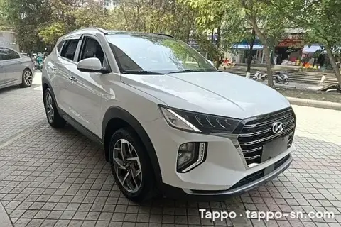 Voiture hyundai SUV blanche