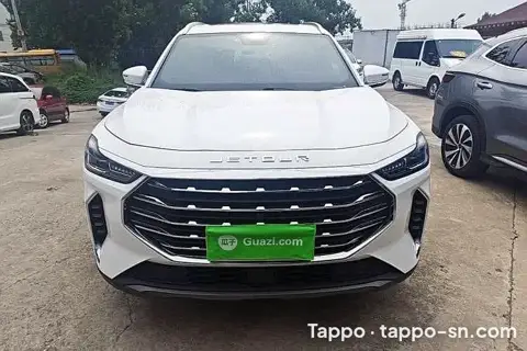Voiture Jetour blanche 2023