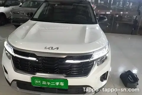 Voiture Kia blanche