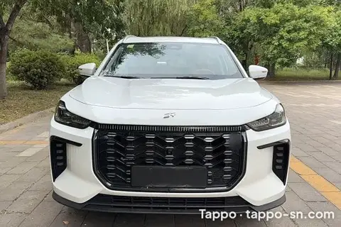 Voiture SUV blanche X70