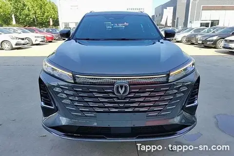 Voiture SUV Changan grise 2024