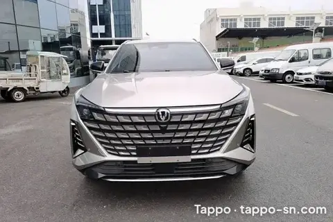 Voiture SUV Changan grise 2025