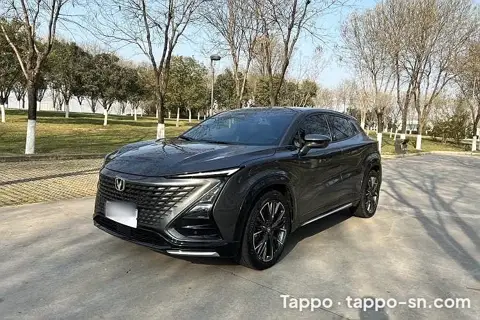 Voiture SUV Changan grise