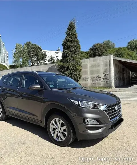 Voiture SUV Hyundai grise