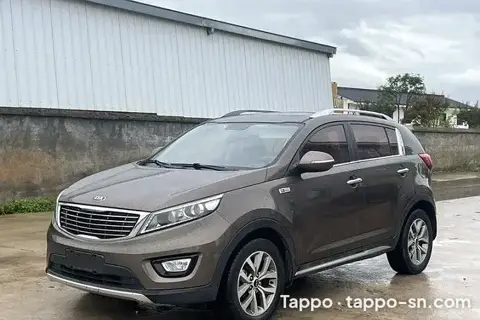 Voiture SUV Kia marron 2016