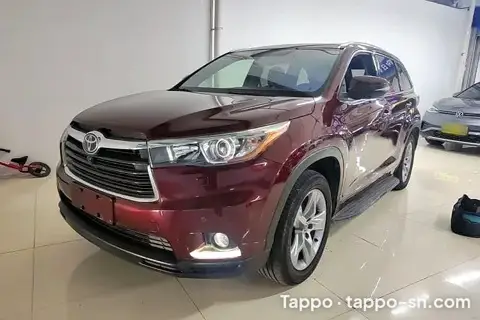 Voiture SUV Toyota bordeaux
