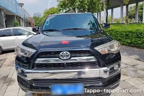 Voiture SUV Toyota noire